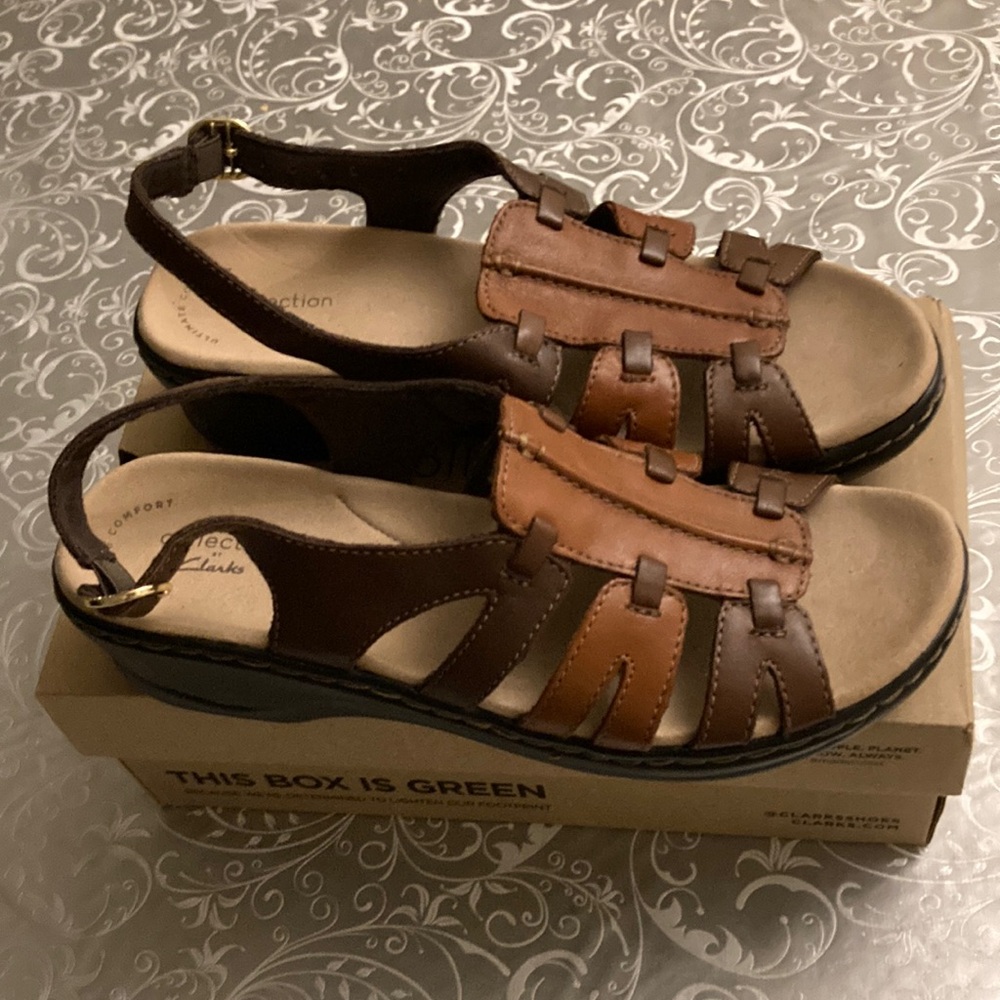 NWT Clarks women shoes. Size 8M. Brown multi. Leather upper, fabric lining.